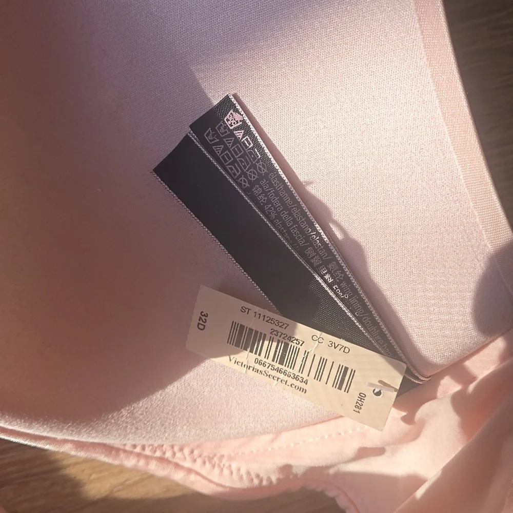NWT Victoria's Secret Push-Up Pigeonnant Bra SZ 32D - Picture 4 of 5